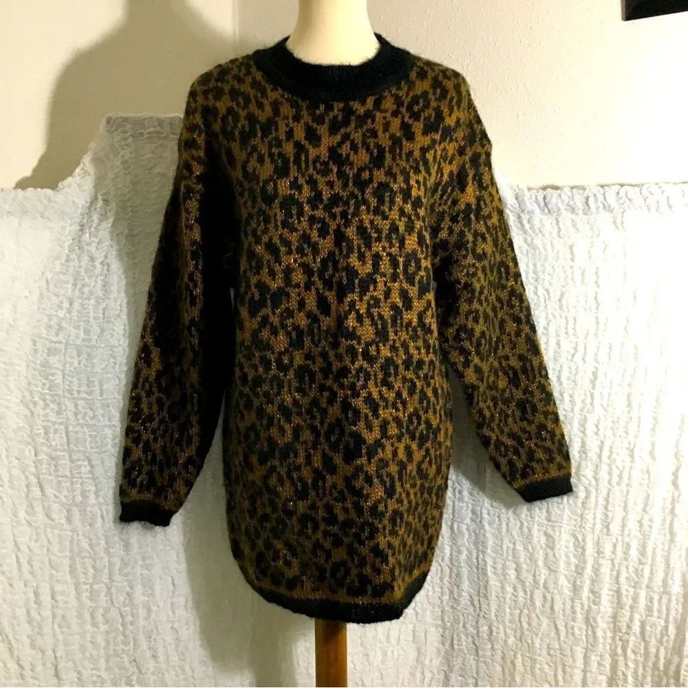 Valerie Stevens Leopard Print Sweater Size M